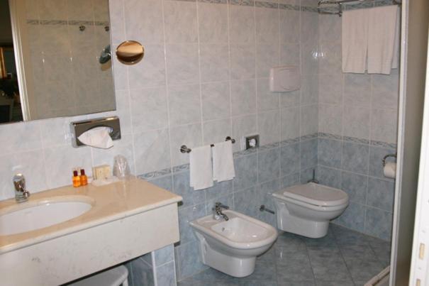 Hotel Gabarda Carpi Cameră foto