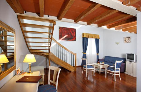 Hotel Gabarda Carpi Cameră foto