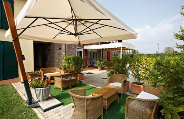 Hotel Gabarda Carpi Exterior foto